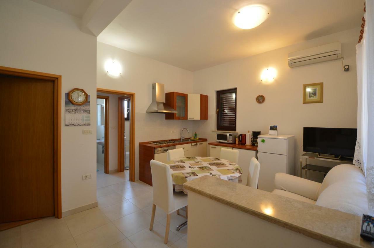Apartment "Monte" Pola Esterno foto