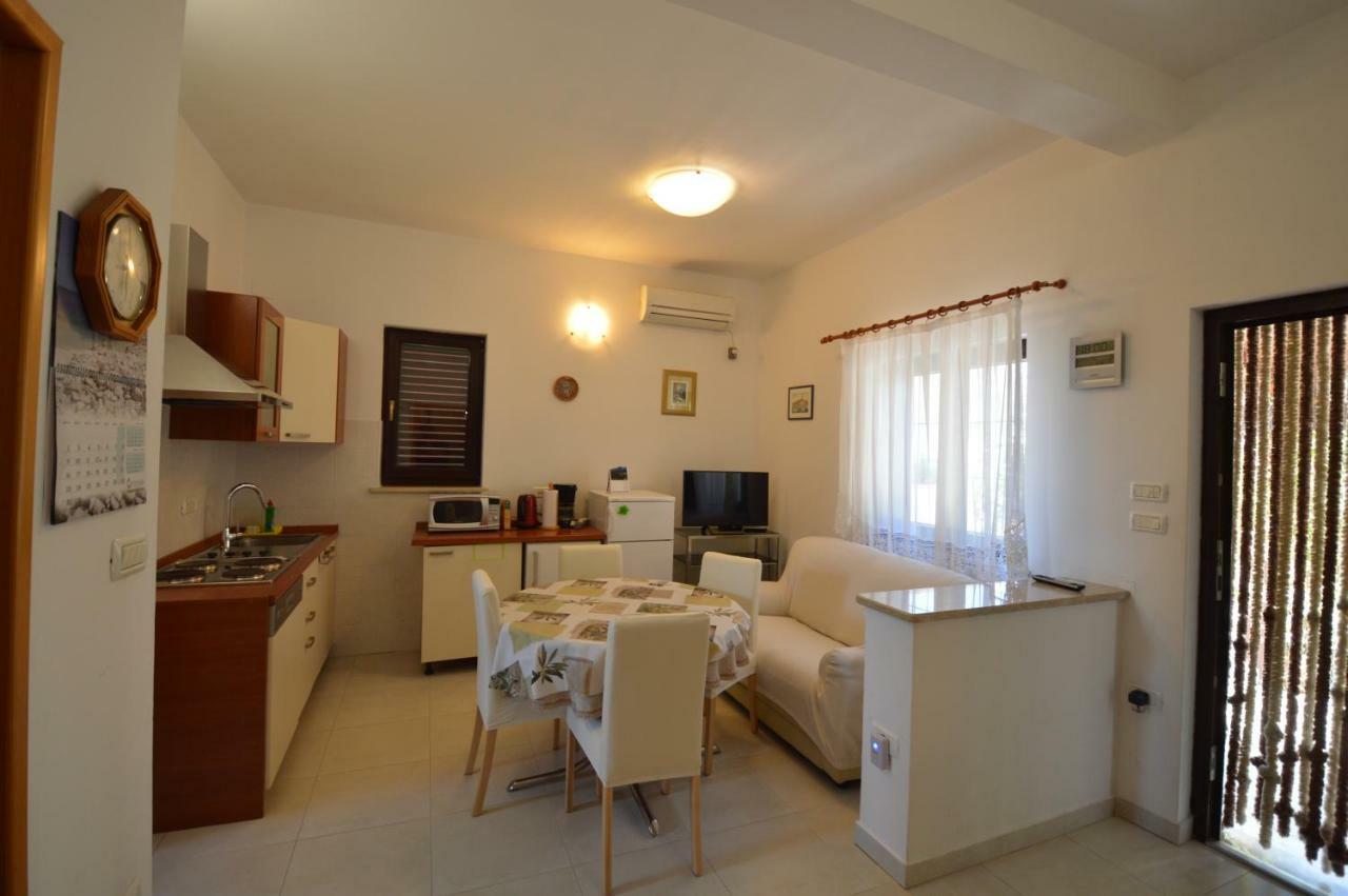 Apartment "Monte" Pola Esterno foto